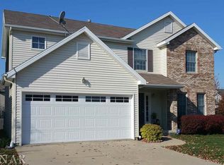 8 Breckenwood Ct, Bloomington, IL