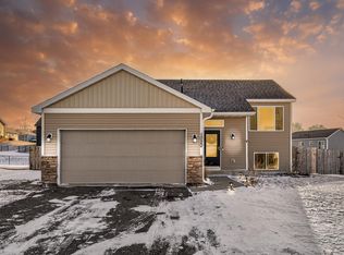 1020 Fox Xing, Nya, MN 55397