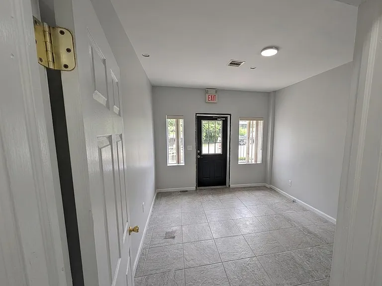 223 Hawthorne Ave #1A — Photo 10