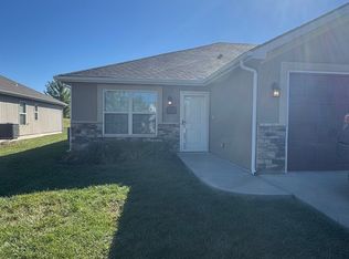 8040 SW 3rd St, Blue Springs, MO 64014