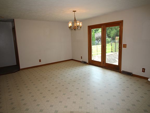 4th image of 35810 Linden Ln
