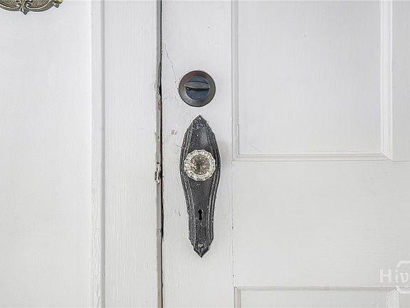 5th image of 17 W Wright Street