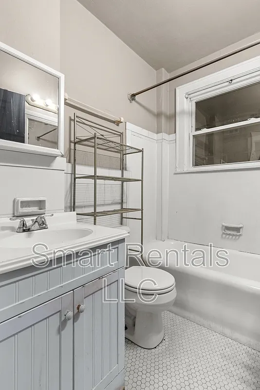 1 bed, 1.0 bath, 700 sqft, $849 — Photo 3