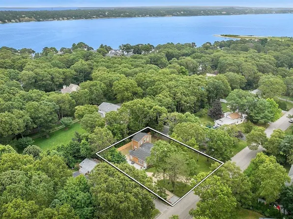 43 Woodridge Road, Hampton Bays, NY 11946