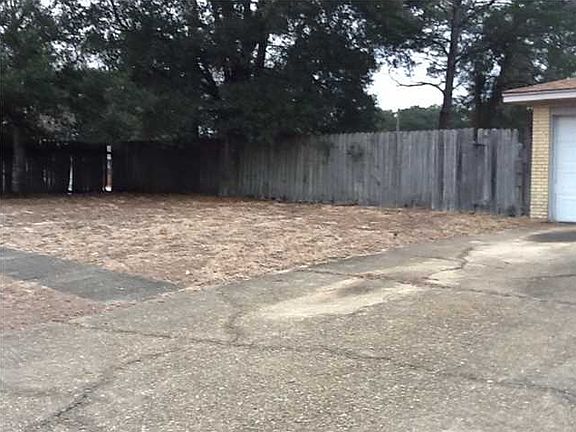 3rd image of 702 Dubois Dr