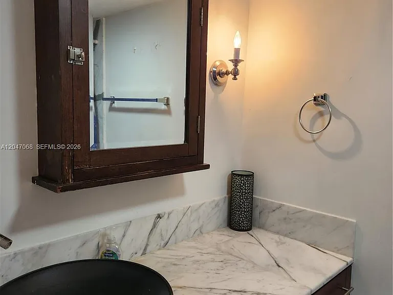 5401 Collins Ave #1110 — Photo 21