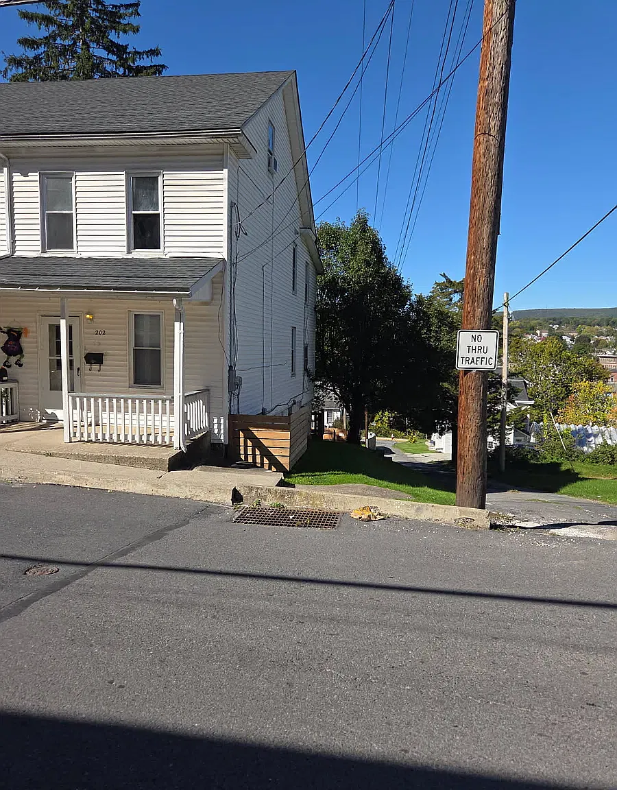 4 bed, 1298 sqft, $1,875 — Photo 3