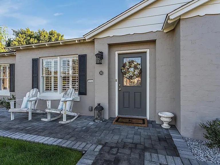 513 W Granada Rd — Photo 3