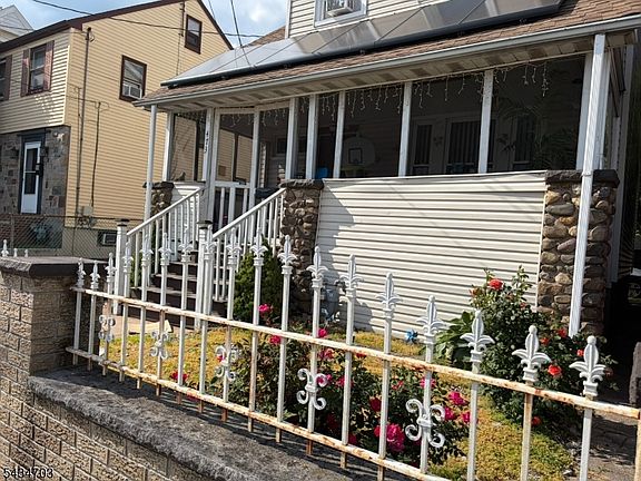 2nd image of 471 20Th Ave