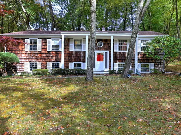 15 Mount Pleasant Drive, Trumbull, CT 06611