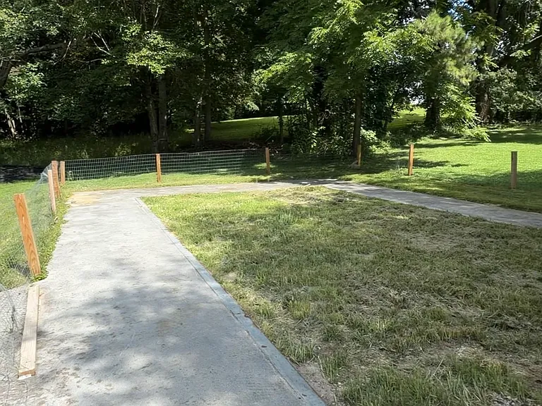2406 Huffine Cir — Photo 10