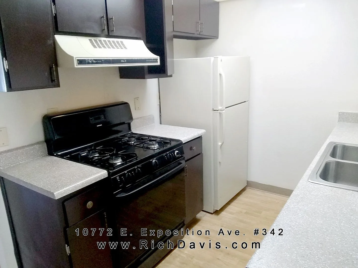 * 2 bed, 1 bath, Cherry Creek schools, Great location off Havana and Exposition with balcony and ... — Photo 4