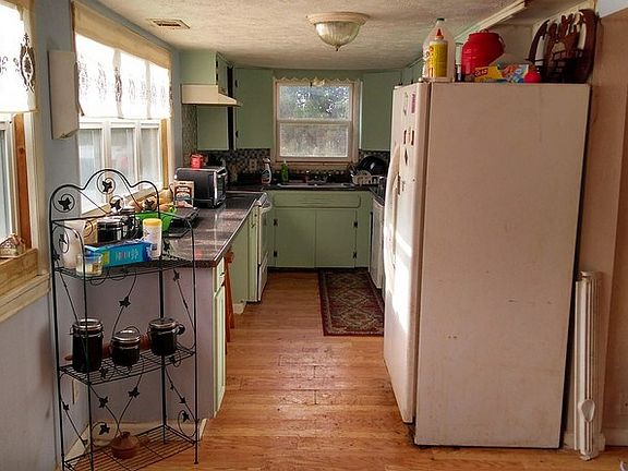 5th image of 240 Camp Cir