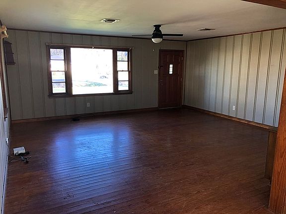 5th image of 215 Sid Ln