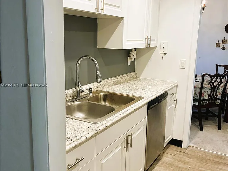400 N Riverside Dr #501 — Photo 8