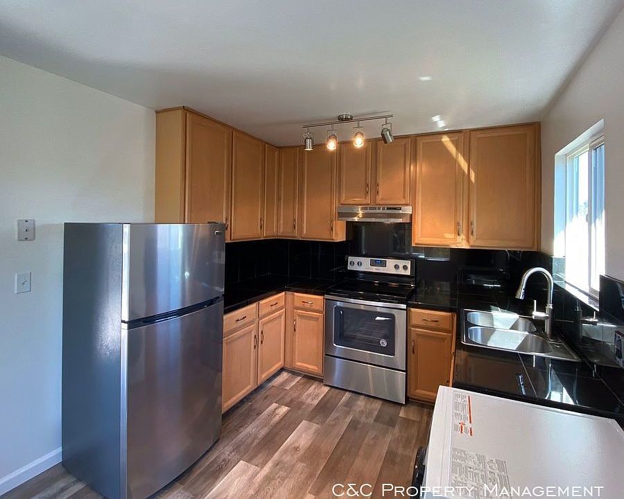 1st image of 1880 46th Ave #10