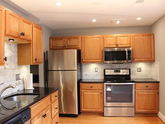 2nd image of 1671 S Hayes St APT B