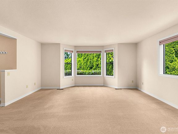 4th image of 2315 Buckingham Drive SE