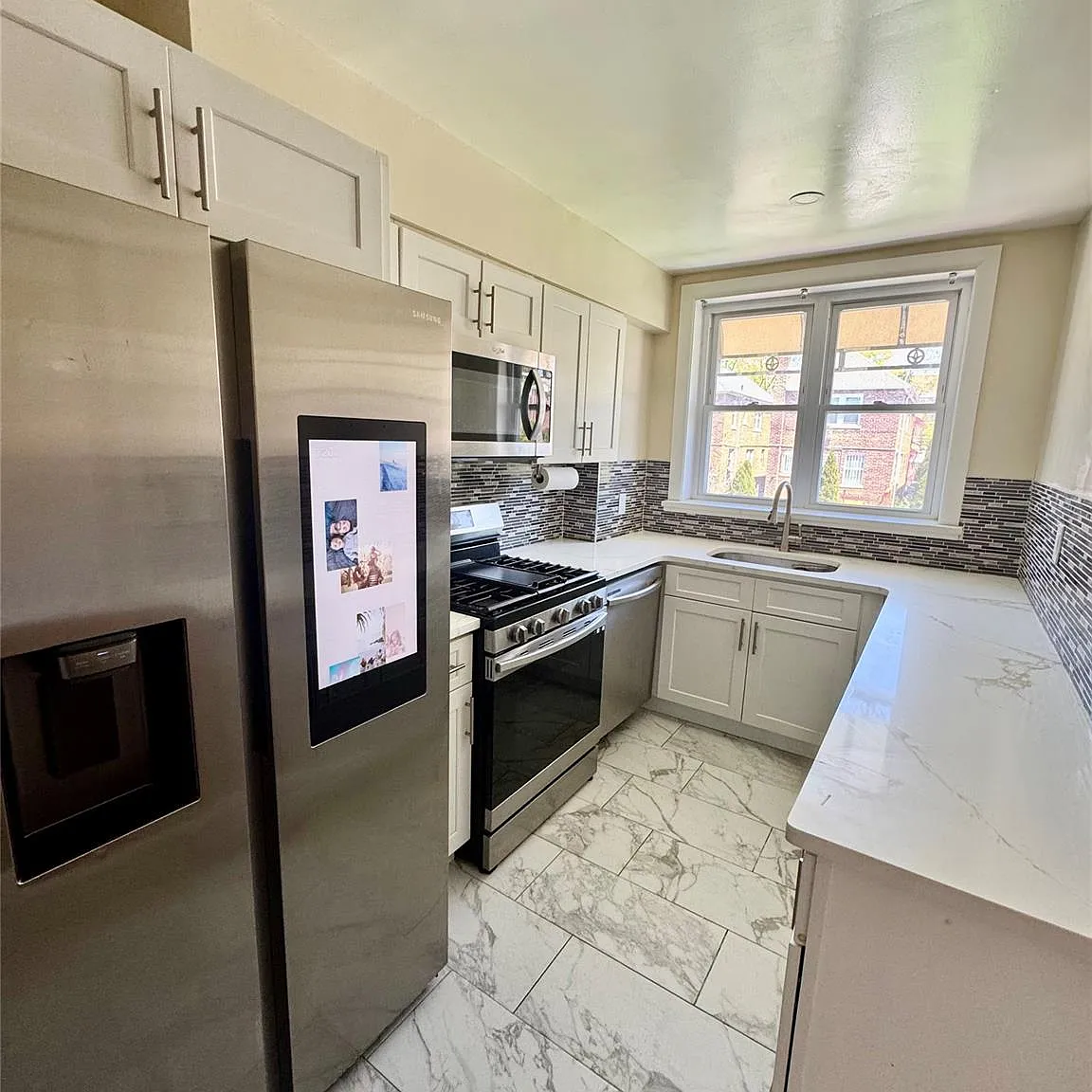 3 bed, 1.0 bath, 1296 sqft, $3,700 — Photo 1