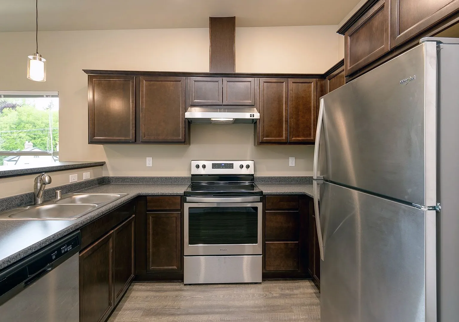 Broadway Station Apartments — Photo 4