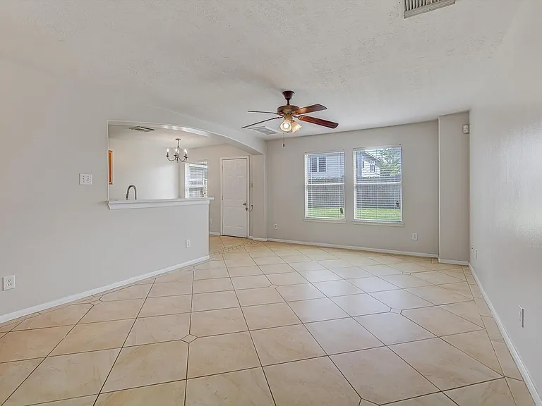 13983 Maximos Dr — Photo 5