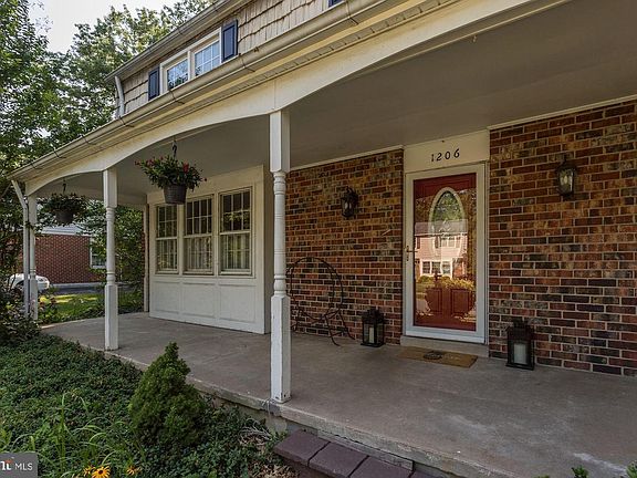 2nd image of 1206 Fordham Ct