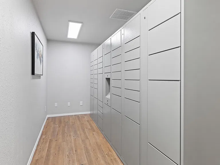 Sherwood Village Apartments — Photo 7