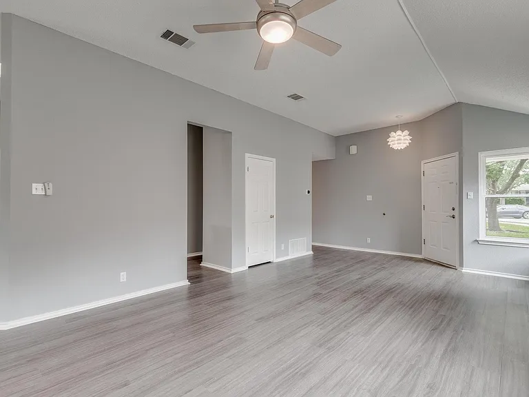 16809 Bailey Jean Dr — Photo 4