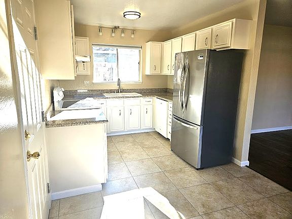 Light & Bright spacious sunny kitchen.