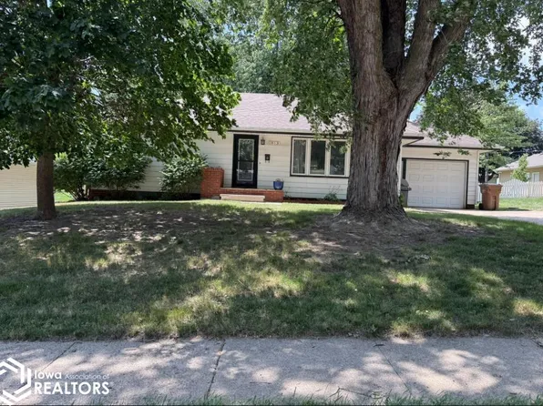 1813 Crestview Dr, Carroll, IA 51401