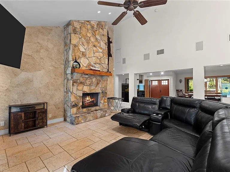 840 Jung Blvd W — Photo 14