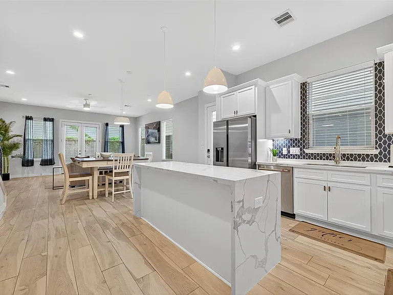 2617 Live Oak St — Photo 10