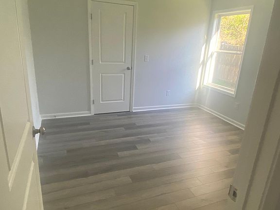 3rd image of 1120 Kenly St