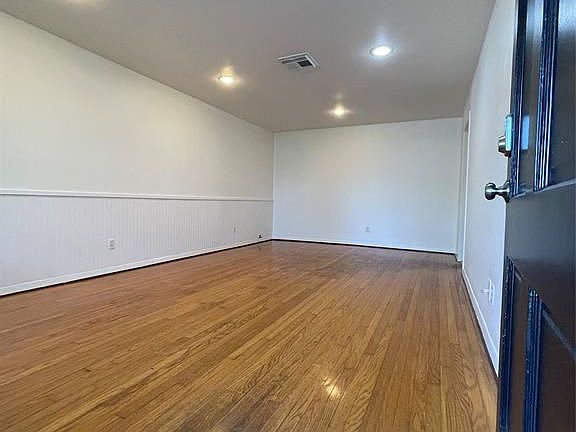 2nd image of 6710 Carvel Ln