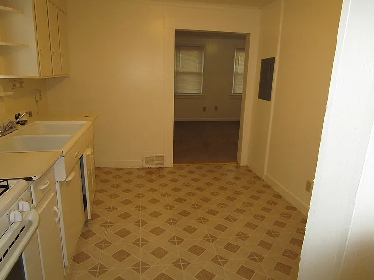 31 Temple St #A — Photo 2