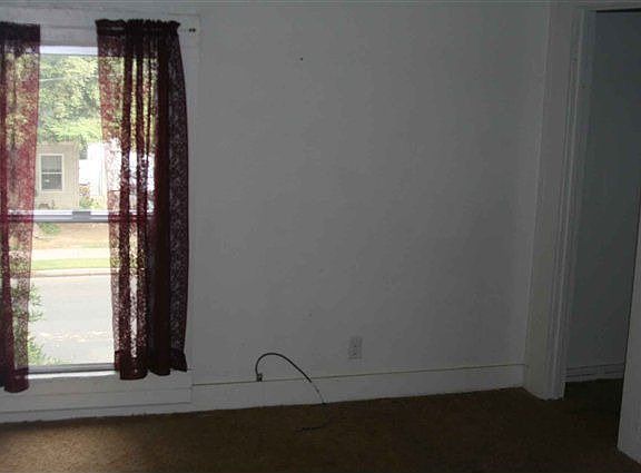 4th image of 924 6th St