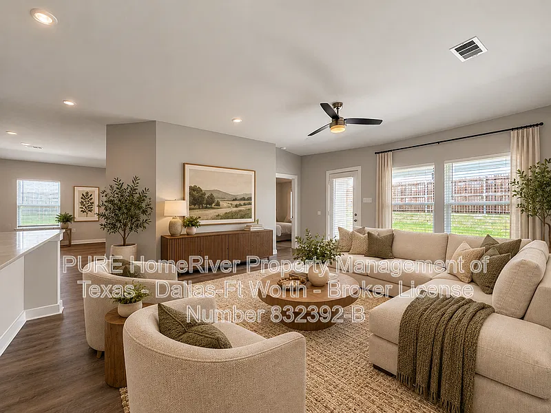 4 bed, 2.0 bath, 1902 sqft, $2,095 — Photo 2