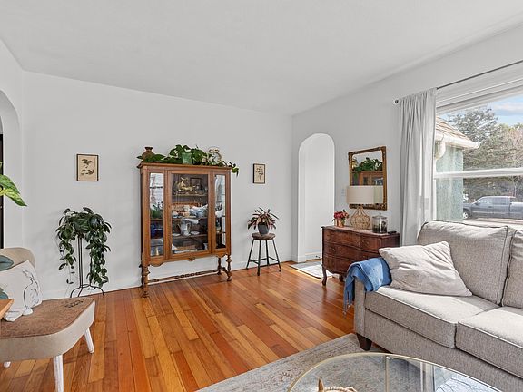 3rd image of 1721 Pine St