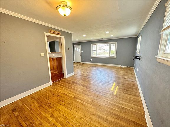 5th image of 202 Woodhaven Rd