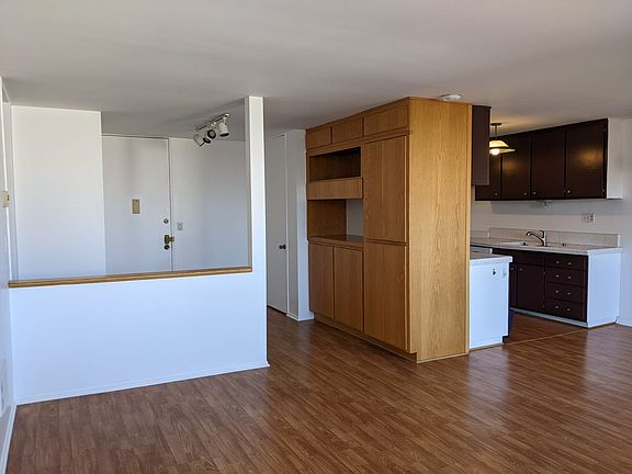 4th image of 6050 Canterbury Dr Unit F309