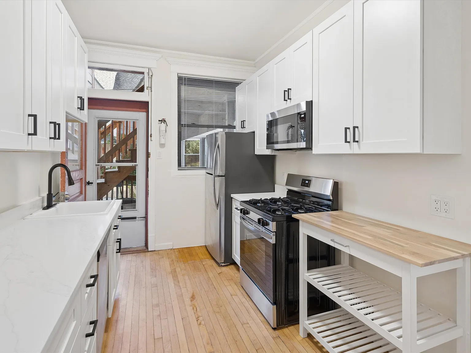 2 bed, 800 sqft, $2,250 — Photo 4