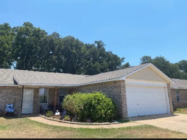 214 Bobbie Ann Ct, Granbury, TX 76049