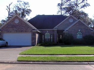 307 Chestnut St, Lake Jackson, TX 77566