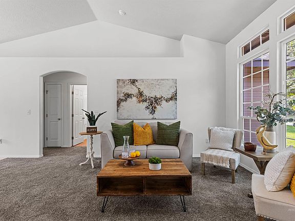 4th image of 622 N Mudstone Way