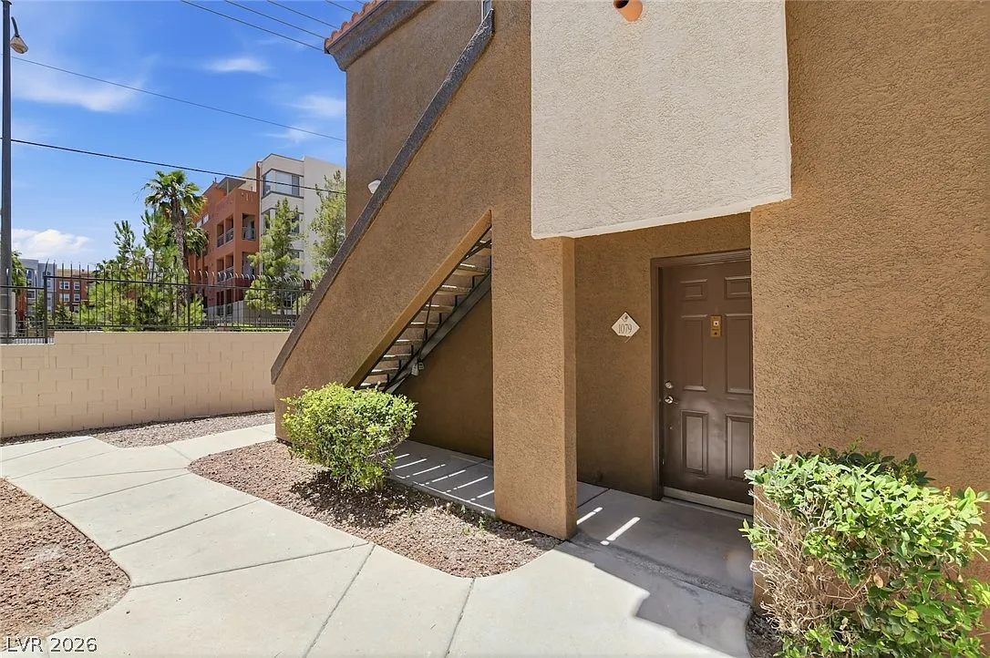 1 bed, 1.0 bath, 853 sqft, $1,295 — Photo 3