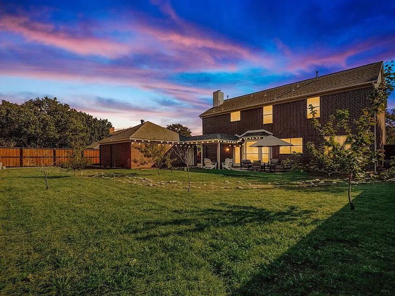 2062 Arena Dr — Photo 41