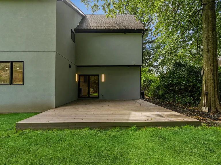 66 E Gramercy Pl — Photo 35