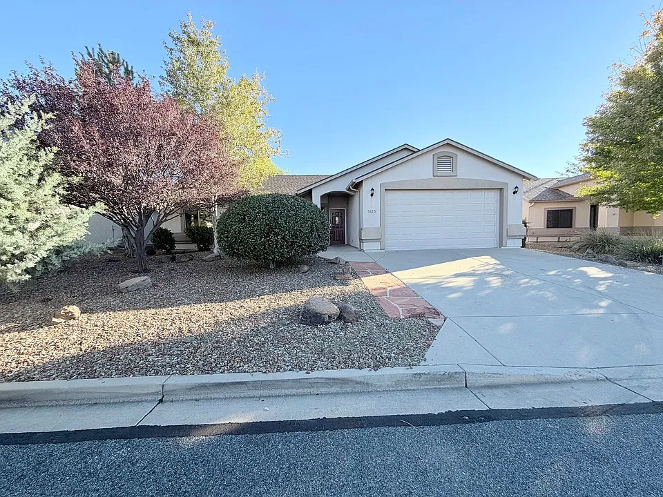 5823 N Gallery Ln