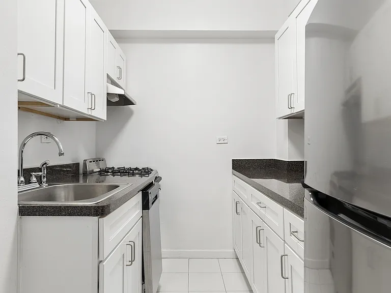 225 E 46th St #5H — Photo 4