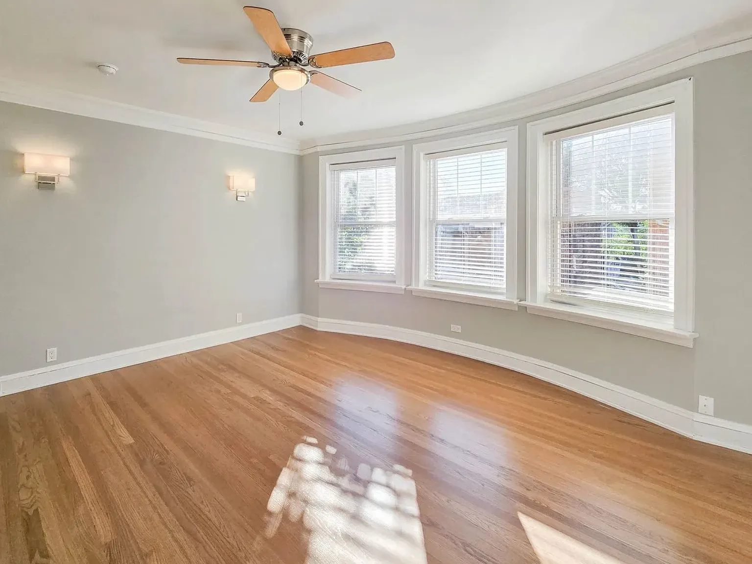 2 bed, 965 sqft, $2,895 — Photo 4